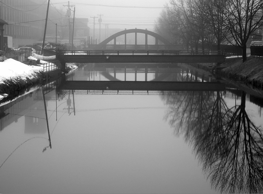 bridge-over-lewiston-canal-in-fog_B-W 02032