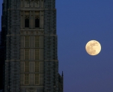full-moon-rises-behind-basilica-Lewiston_DSC03398