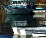 dinghies-and-lobster-boat-in-Perkins-Cove_DSC03273