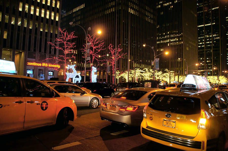 Traffic on 6th Avenue at Christmas time