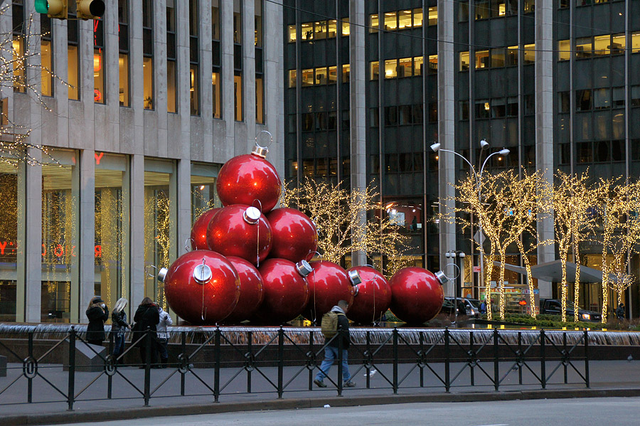 Christmas decorations on 6th Avenue-01