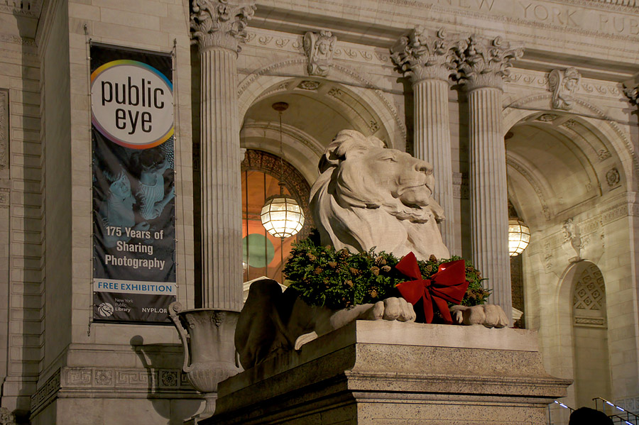 Ney York Public Library decorated for Christmas-01