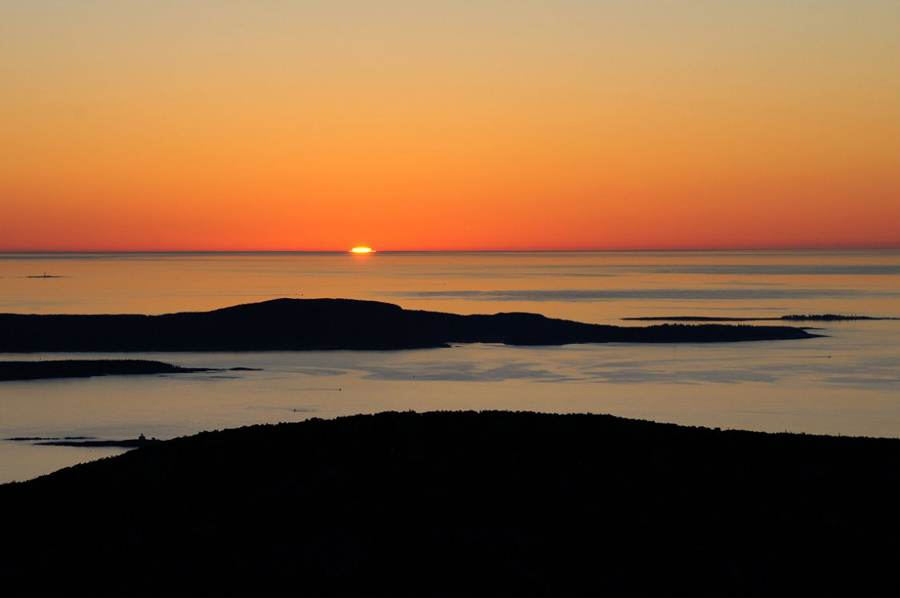 sunrise-over-Frenchmans-Bay_DSC09860